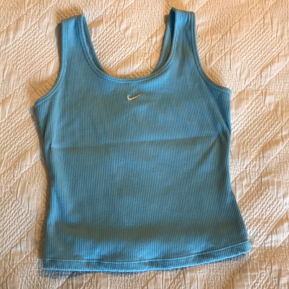 NIKE • Cropped workout tank • Size M